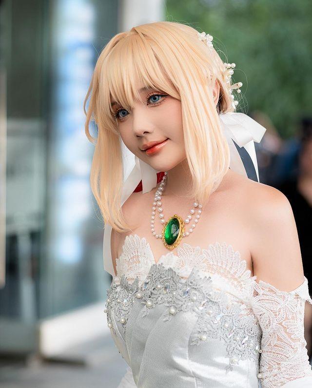 陈秋芳薇尔莉特COS解析:漫展现场里的国民Waifu气质 陈秋芳薇尔莉特COS解析:漫展现场里的国民Waifu气质