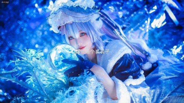 猫个裘裘子雪未来COS解析:冰雪节氛围里的蓝色童话造型 猫个裘裘子雪未来COS解析:冰雪节氛围里的蓝色童话造型