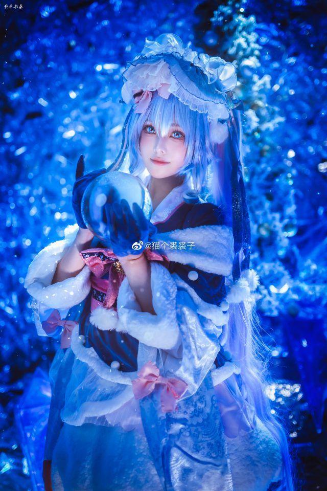 猫个裘裘子雪未来COS解析:冰雪节氛围里的蓝色童话造型 猫个裘裘子雪未来COS解析:冰雪节氛围里的蓝色童话造型