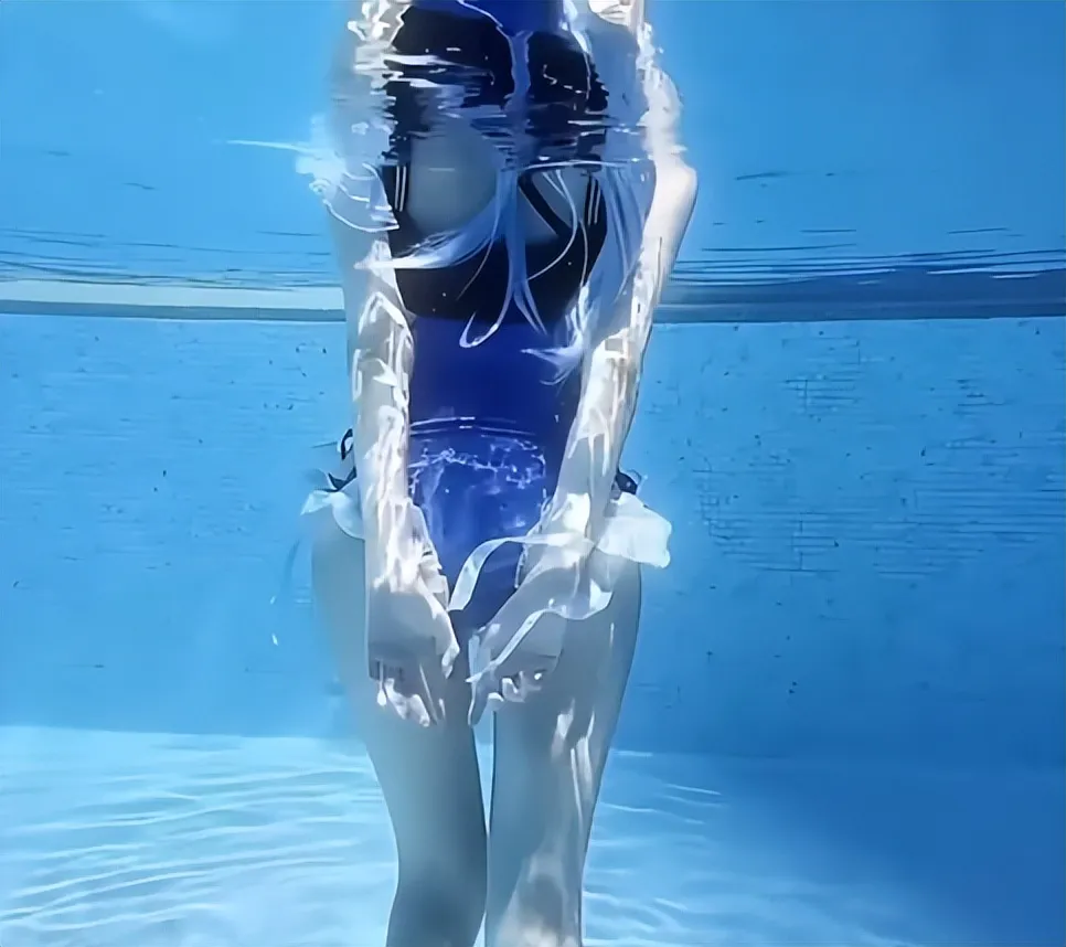 神里绫华泳衣COS写真解析:原神角色的夏日清凉造型 神里绫华泳衣COS写真解析:原神角色的夏日清凉造型