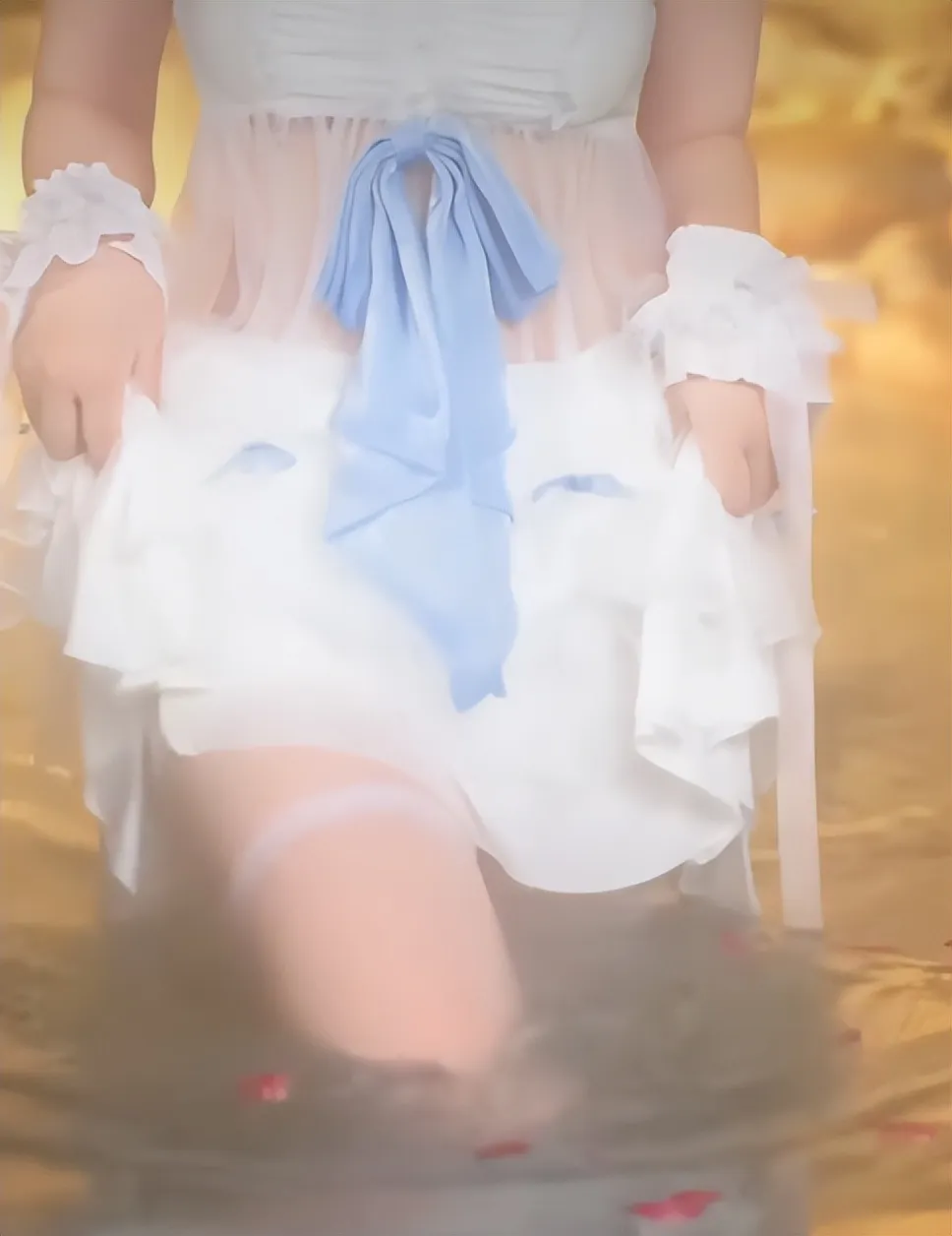 神里绫华泳衣COS写真解析:原神角色的夏日清凉造型 神里绫华泳衣COS写真解析:原神角色的夏日清凉造型