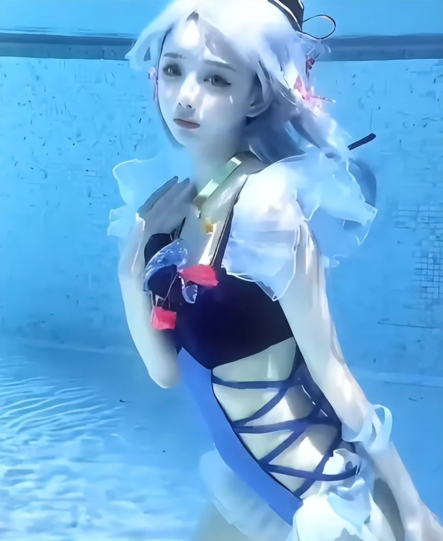 神里绫华泳衣COS写真解析:原神角色的夏日清凉造型 神里绫华泳衣COS写真解析:原神角色的夏日清凉造型