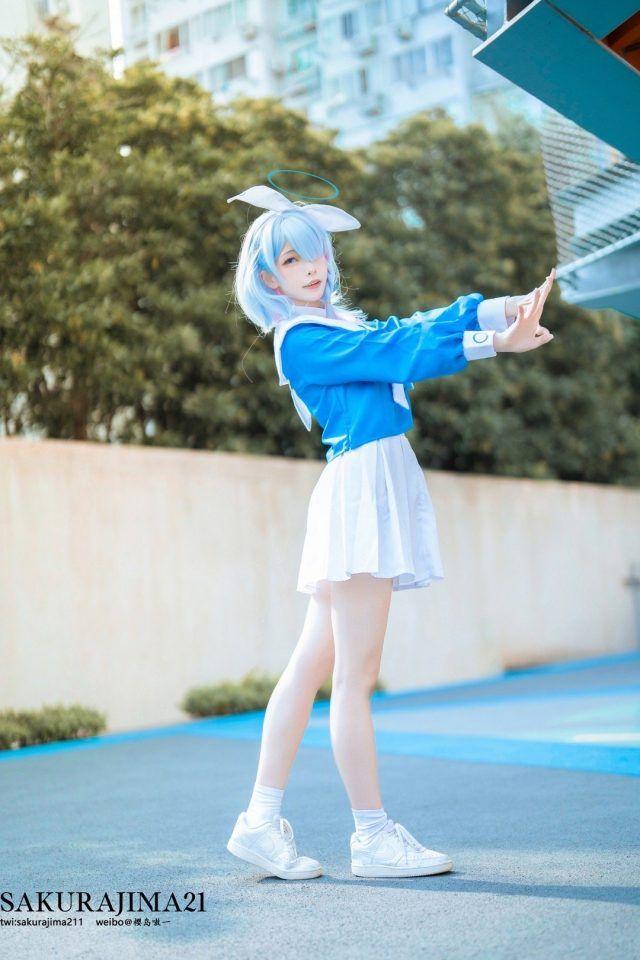 樱岛嗷一阿洛娜COS解析:蓝色梦幻感与水手服少女气质 樱岛嗷一阿洛娜COS解析:蓝色梦幻感与水手服少女气质