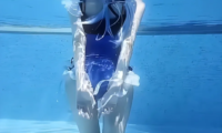 神里绫华泳衣COS写真解析：原神角色的夏日清凉造型