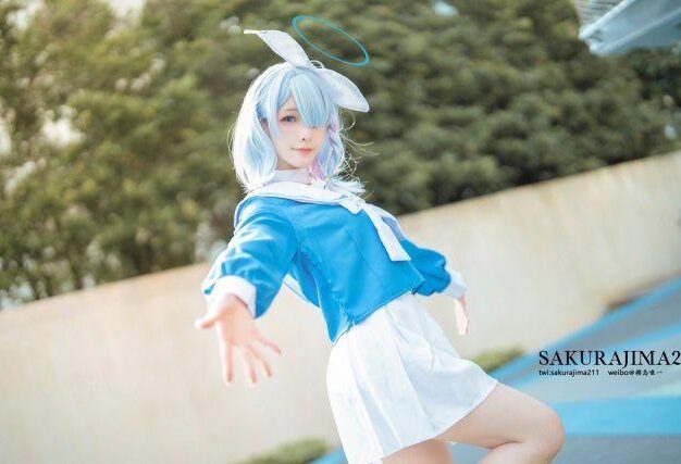 樱岛嗷一阿洛娜COS解析：蓝色梦幻感与水手服少女气质